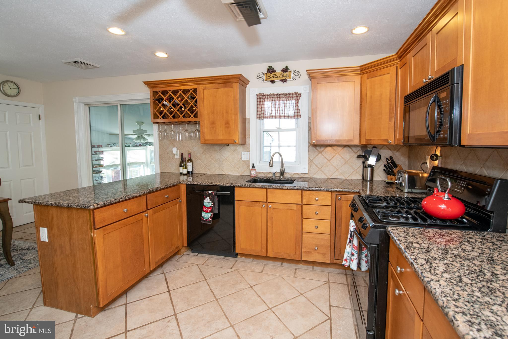 686 Middle Road Warminster, PA 18974 - Photo 11 of 35 Kitchen