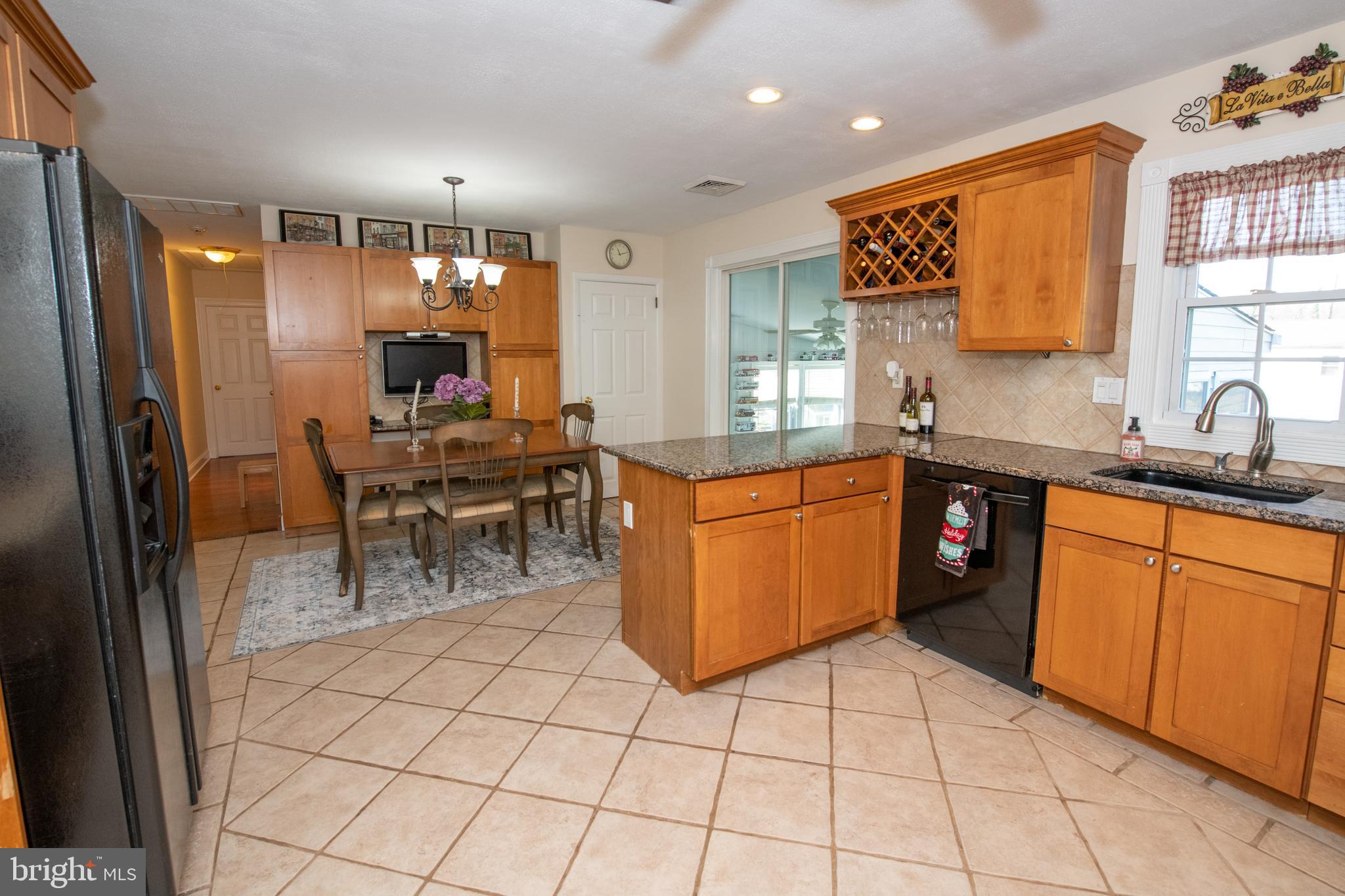 686 Middle Road Warminster, PA 18974 - Photo 12 of 35 Kitchen/Eat In View