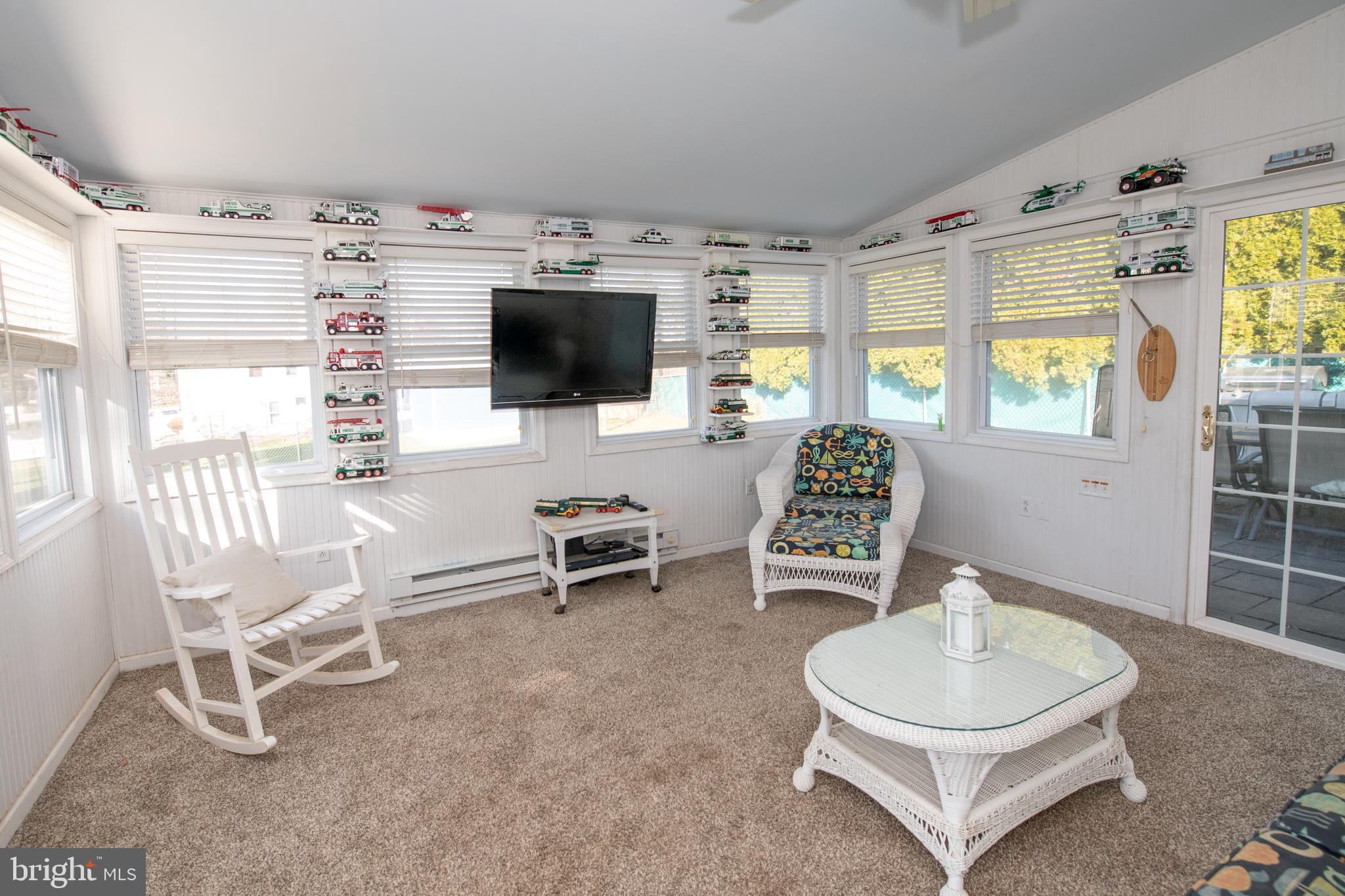 686 Middle Road Warminster, PA 18974 - Photo 15 of 35 Sunroom