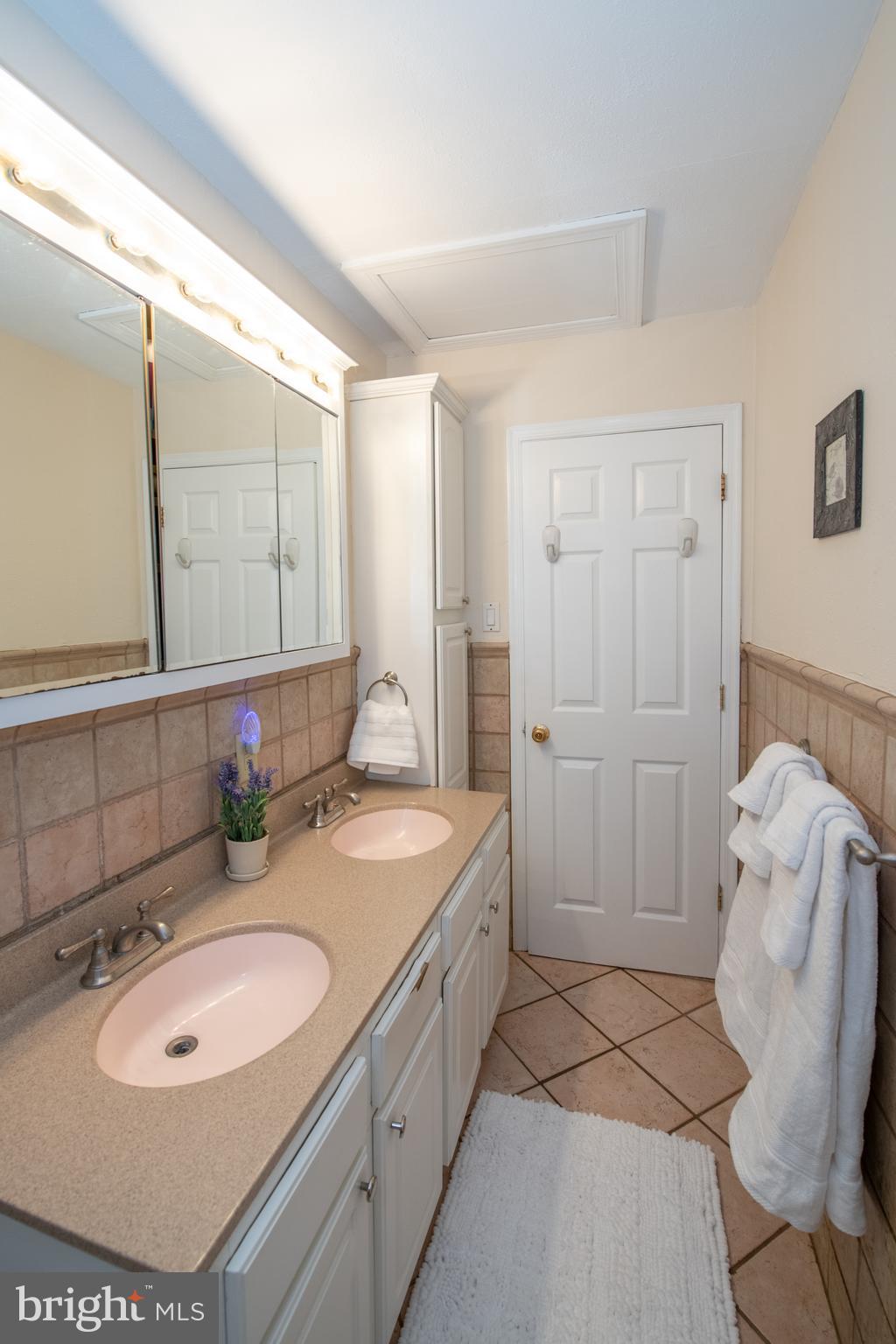 686 Middle Road Warminster, PA 18974 - Photo 19 of 35 Bathroom