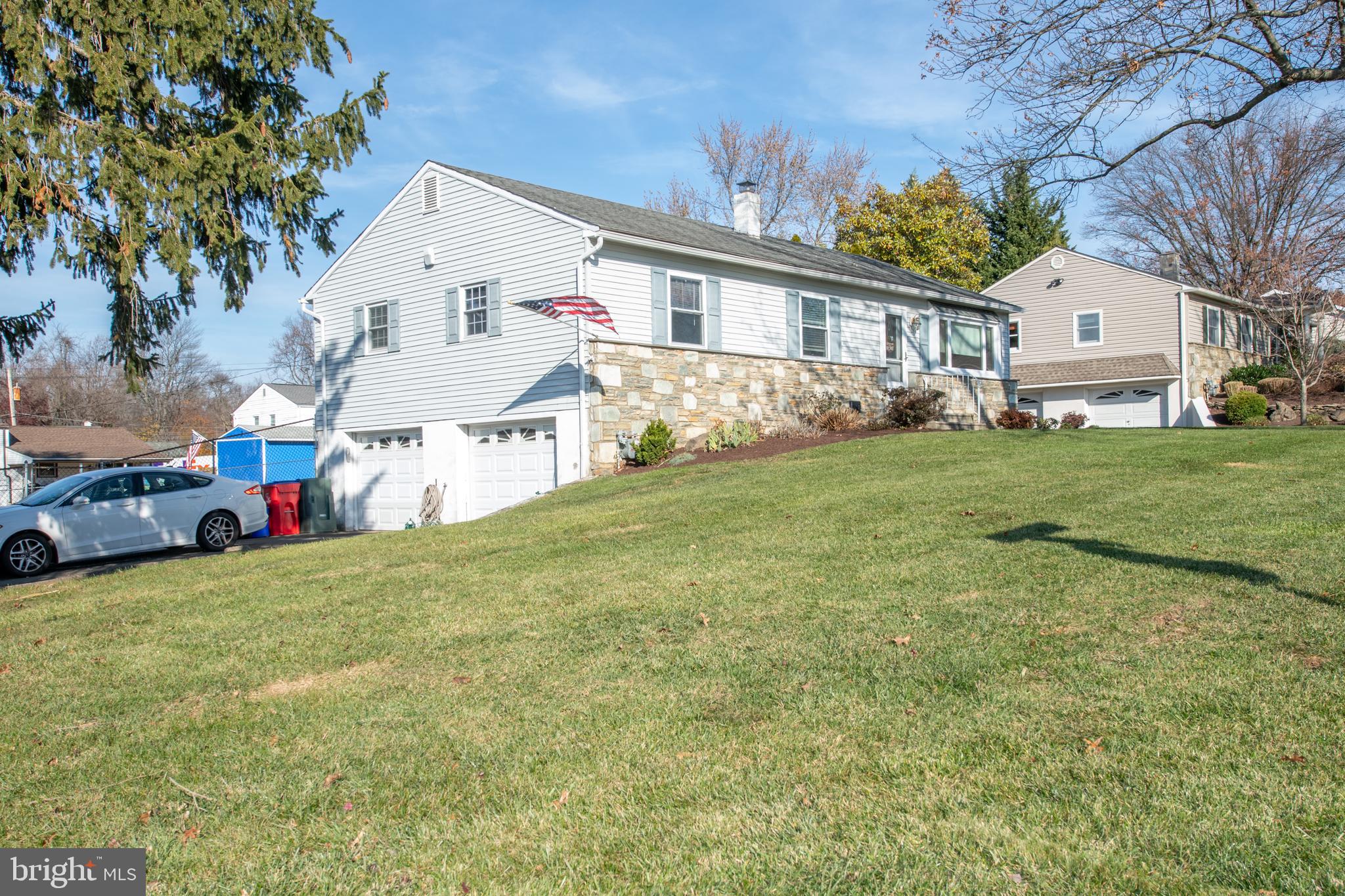 686 Middle Road Warminster, PA 18974 - Photo 3 of 35 Side View