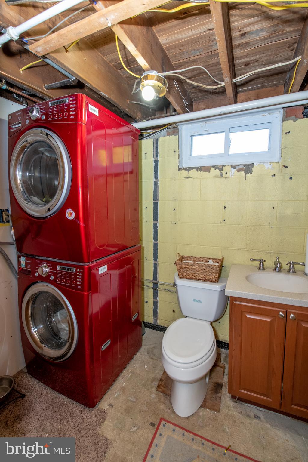 686 Middle Road Warminster, PA 18974 - Photo 28 of 35 Laundry/Powder Room