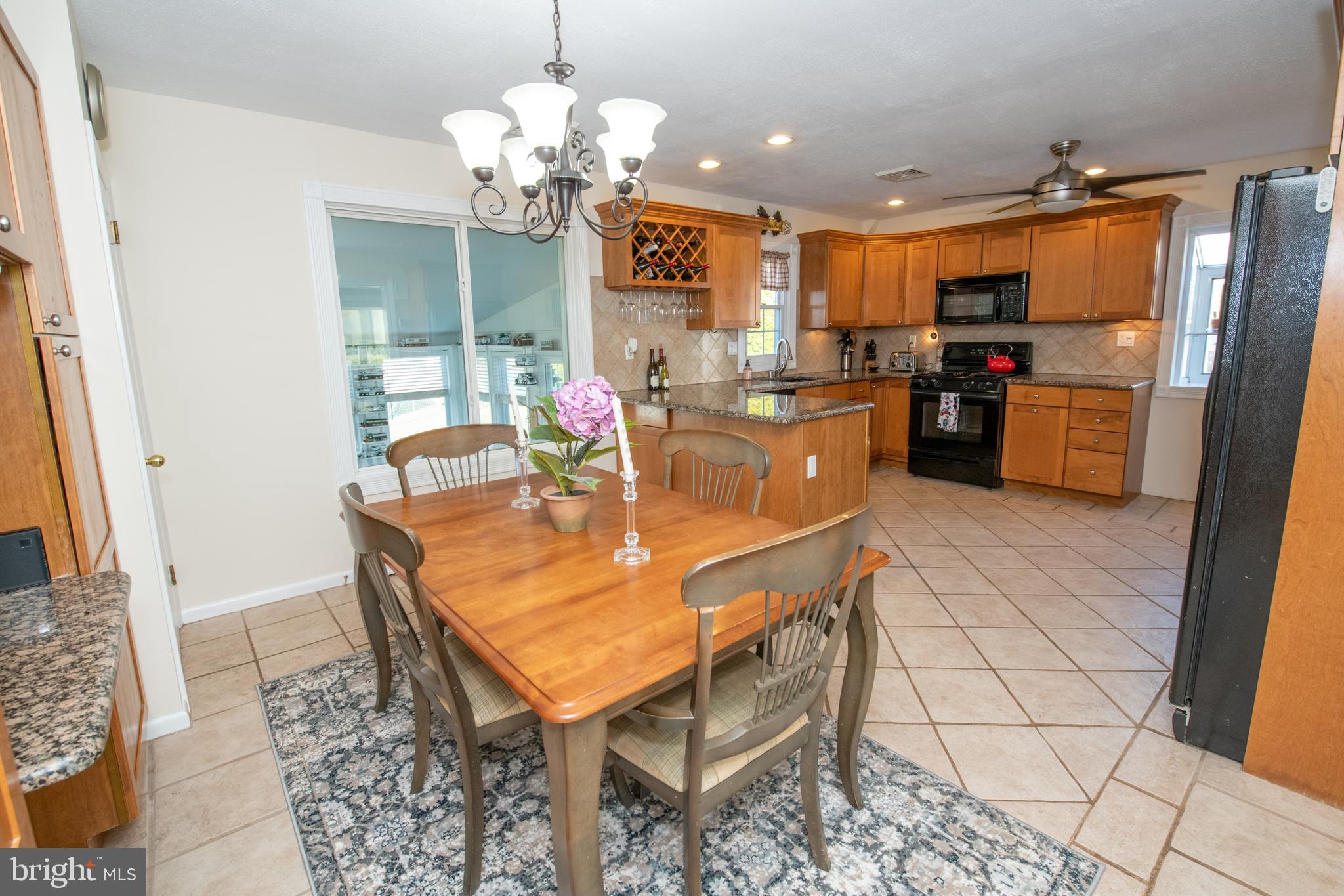 686 Middle Road Warminster, PA 18974 - Photo 7 of 35 Kitchen/Eat in Area