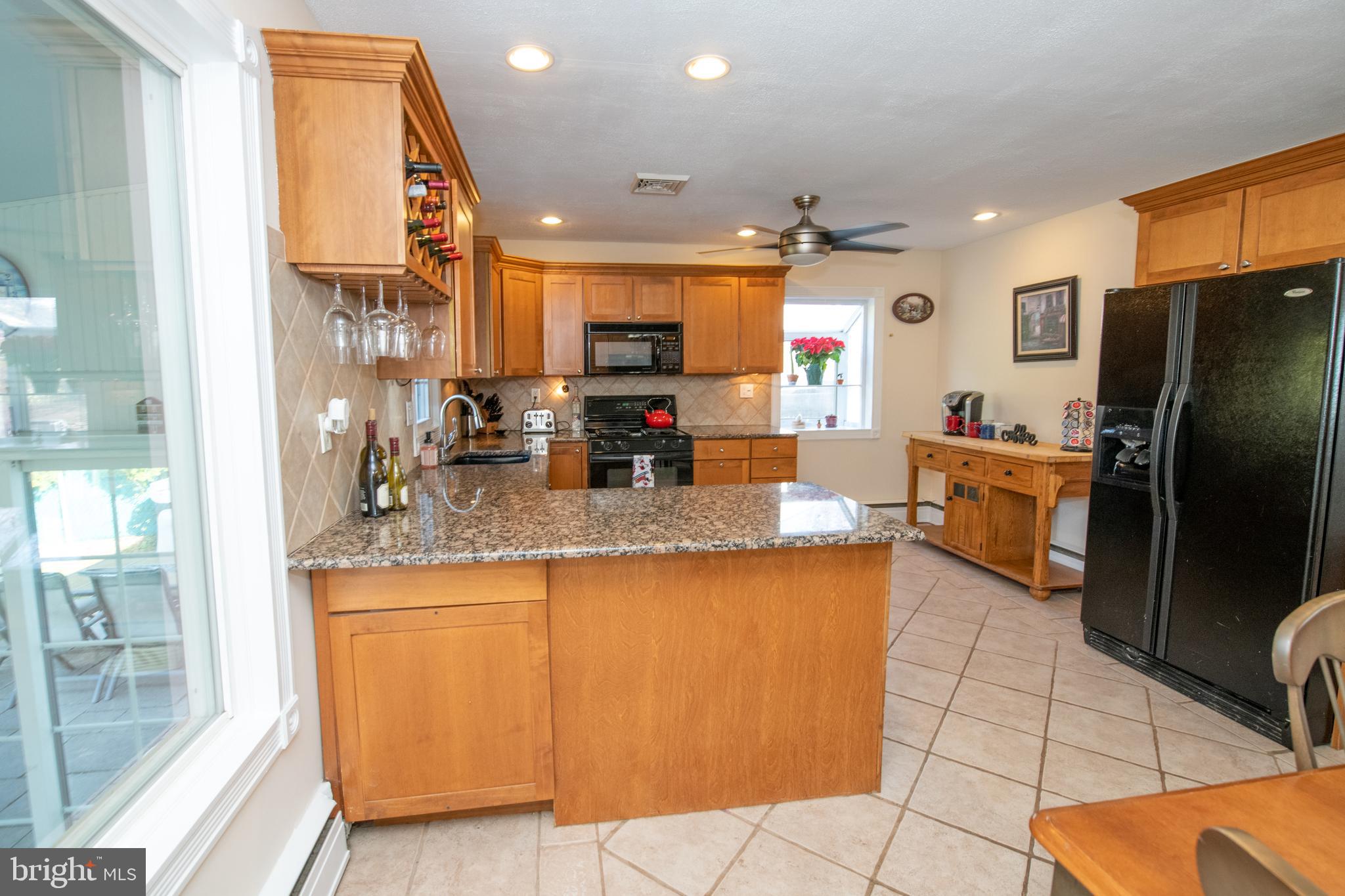 686 Middle Road Warminster, PA 18974 - Photo 10 of 35 Kitchen