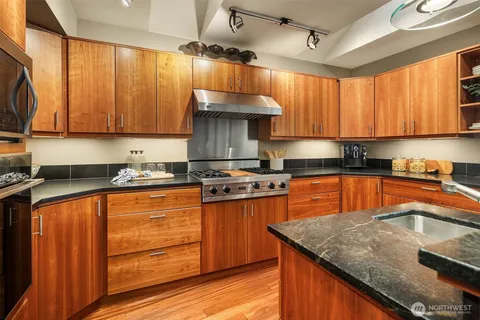 $3,125,000 | 267 Shannon Drive Southeast, Bainbridge Island, WA 98110