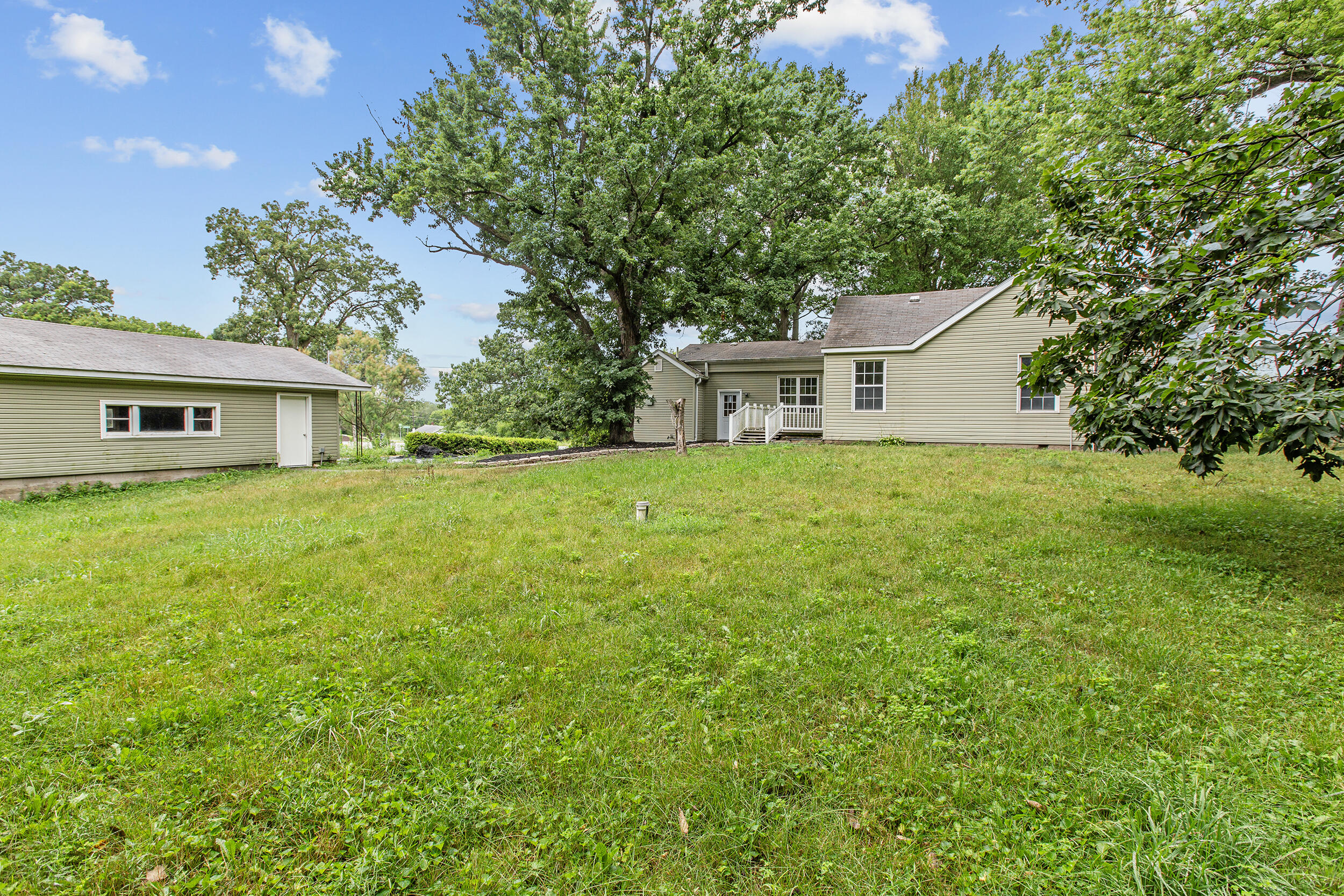 2551 St Road Valparaiso, IN 46385 - Photo 2 of 16 2500x1667