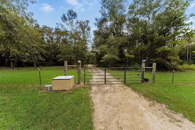 $2,300 | 120 Coyote Run, Willis, TX 77378