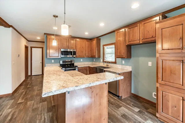 $2,300 | 120 Coyote Run, Willis, TX 77378