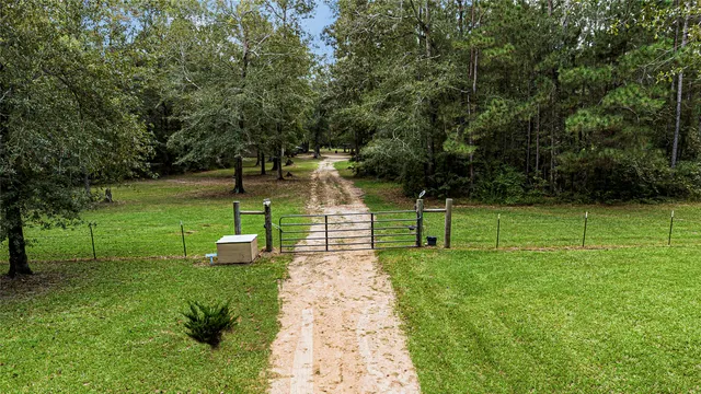 $2,300 | 120 Coyote Run, Willis, TX 77378