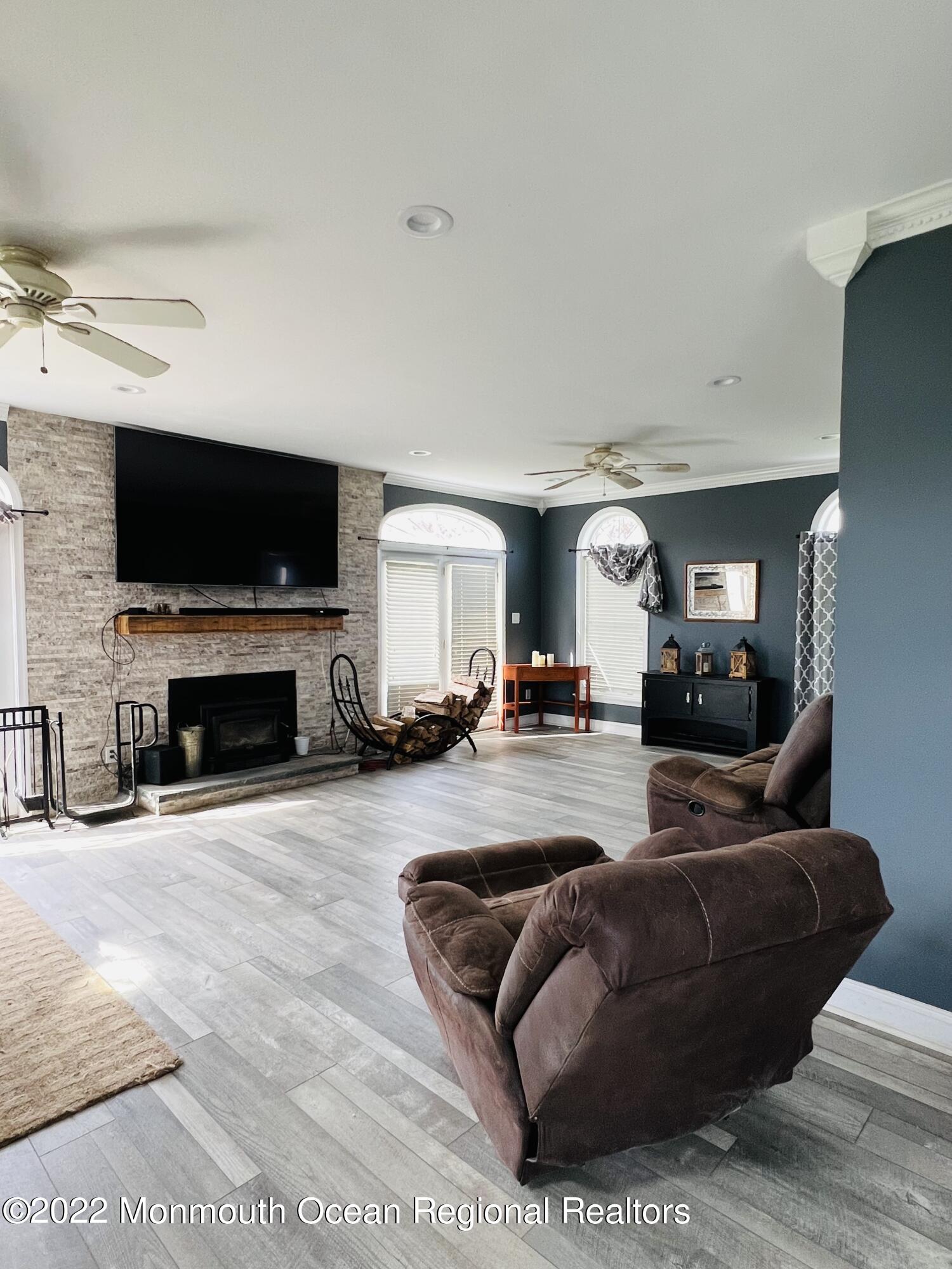 161 Pasadena Road Whiting, NJ 08759 - Photo 3 of 12 IMG_7065 (1)
