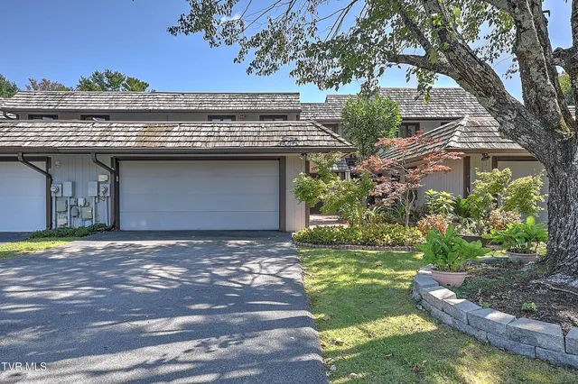 $329,900 | 11 Wellington, Unit 11, Bristol, TN 37620