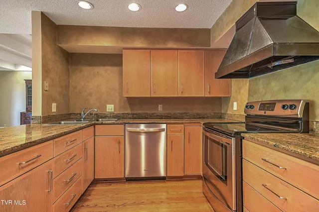 $329,900 | 11 Wellington, Unit 11, Bristol, TN 37620