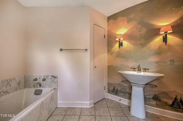 $329,900 | 11 Wellington, Unit 11, Bristol, TN 37620