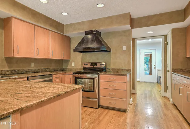 $329,900 | 11 Wellington, Unit 11, Bristol, TN 37620