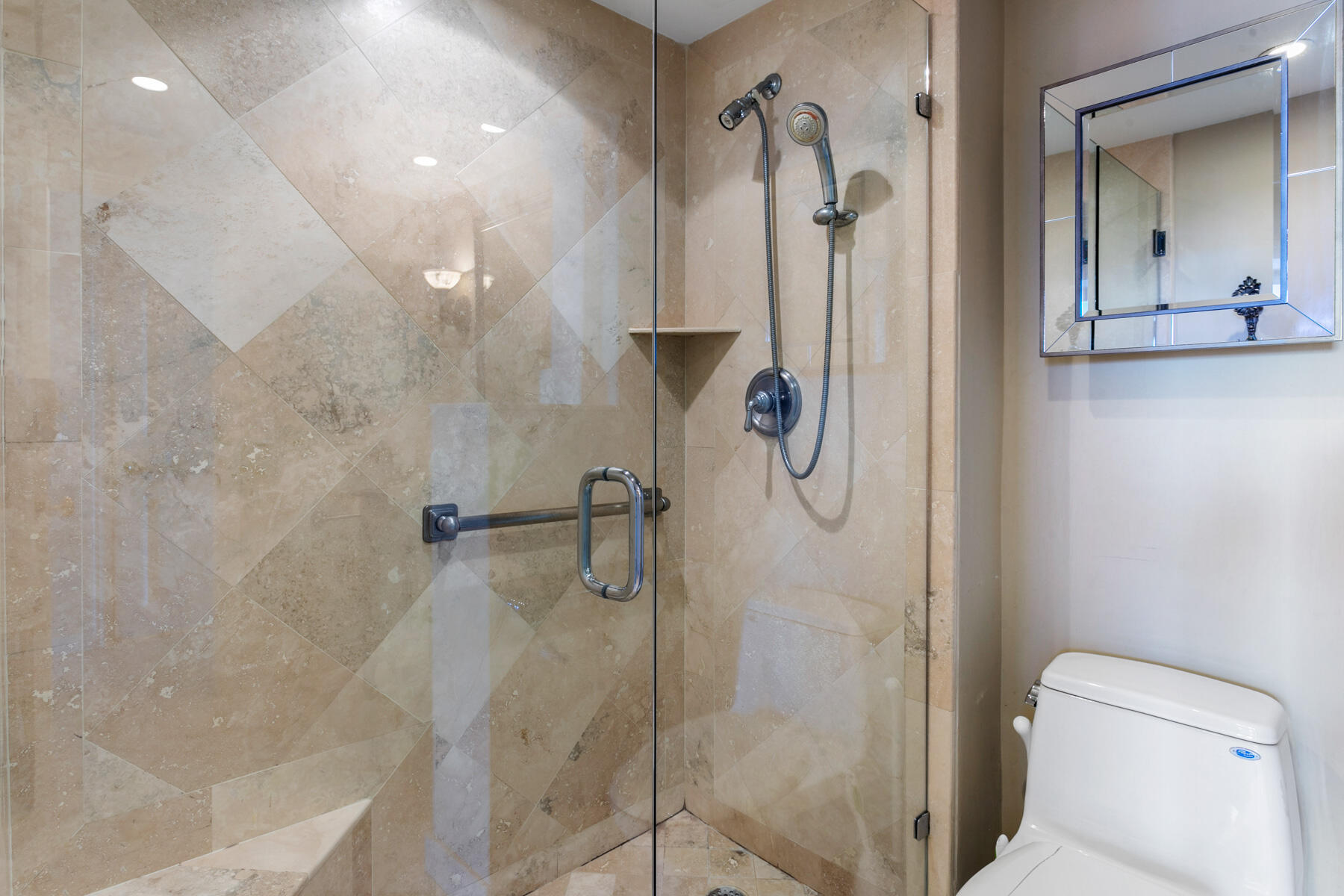 2150 Ibis Isle Road, Unit PH3 Palm Beach, FL 33480 - Photo 28 of 50 Guest Bath