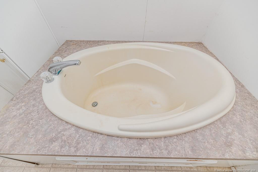 532 Petty Road Sanford, NC 27330 - Photo 20 of 33 Master soaker tub