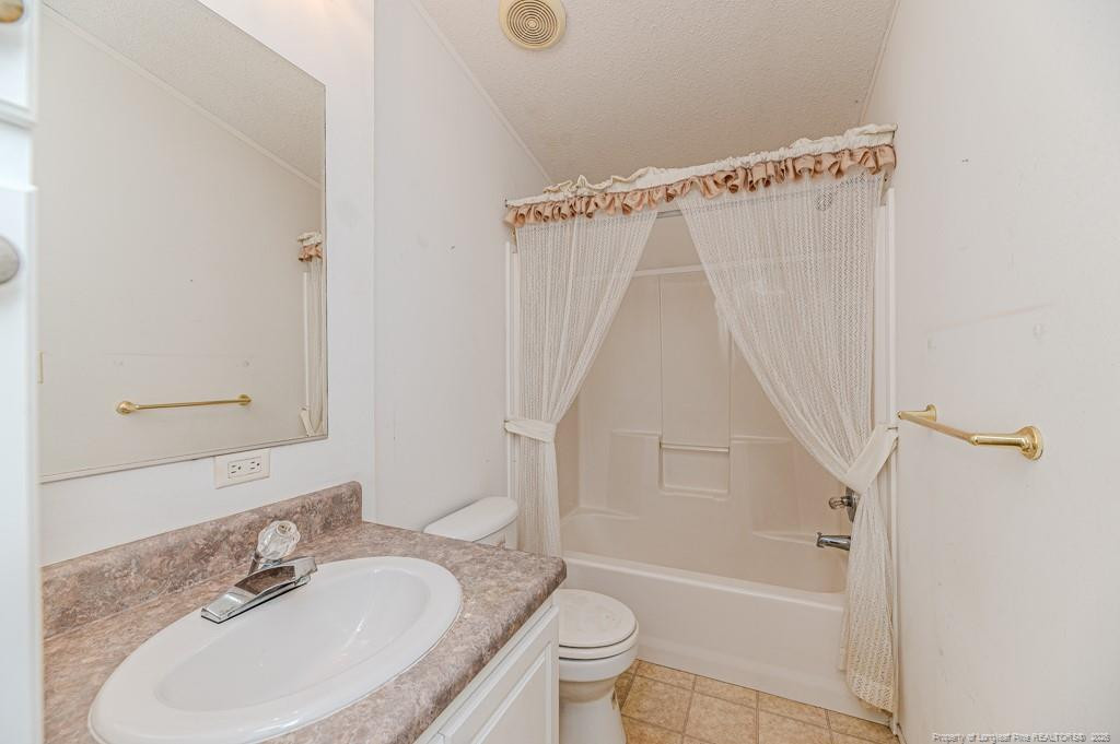 532 Petty Road Sanford, NC 27330 - Photo 23 of 33 Hall bath