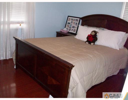 33 West Knollwood Road Edison, NJ 08817 - Photo 5 of 9 a bedroom with a bed and a window