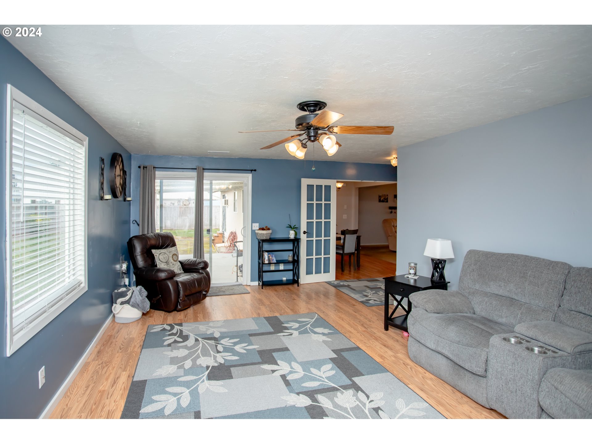 3533 Hoodview Drive Hubbard, OR 97032 - Photo 20 of 31 Family Room