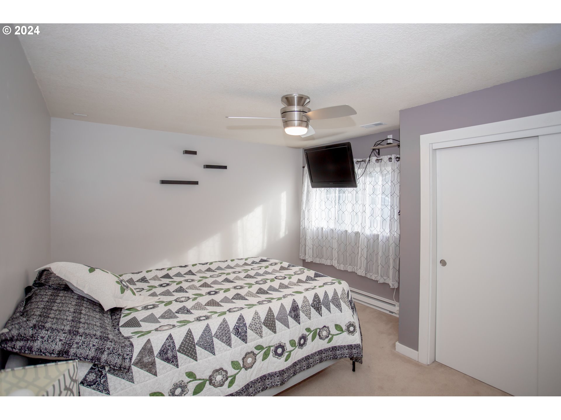 3533 Hoodview Drive Hubbard, OR 97032 - Photo 24 of 31 Bedroom