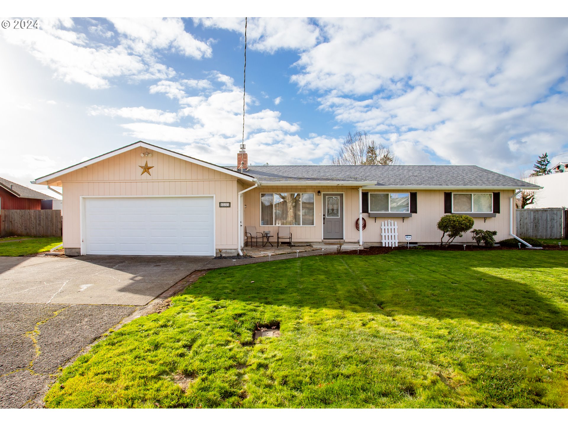 3533 Hoodview Drive Hubbard, OR 97032 - Photo 3 of 31 Gallery Image 3