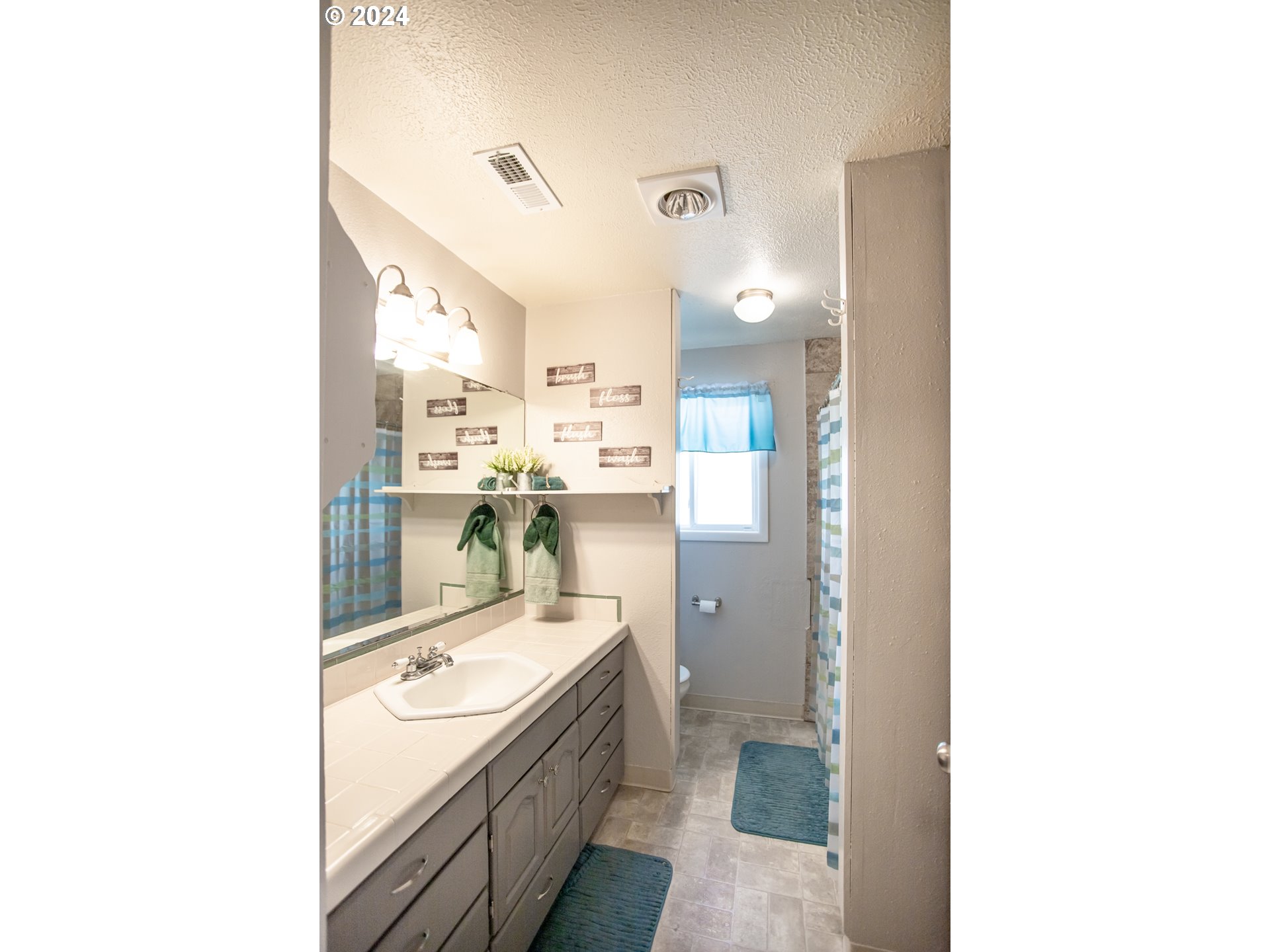 3533 Hoodview Drive Hubbard, OR 97032 - Photo 8 of 31 Gallery Image 8