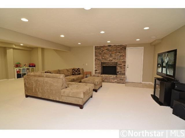 2745 Medicine Ridge Road Plymouth, MN 55441 - Photo 11 of 18
