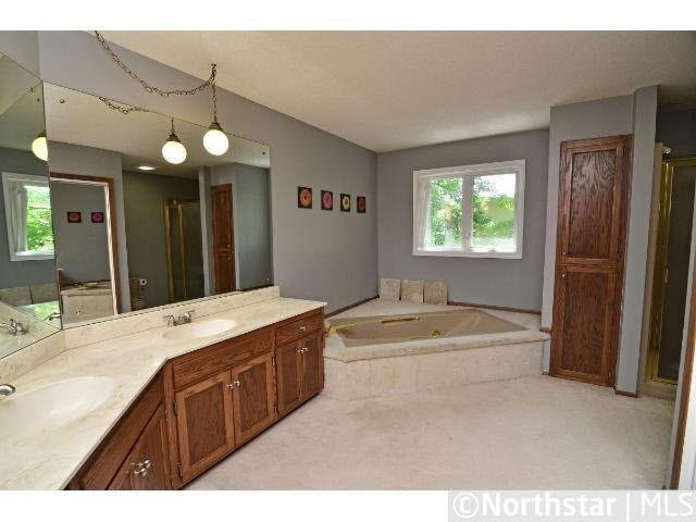 2745 Medicine Ridge Road Plymouth, MN 55441 - Photo 16 of 18
