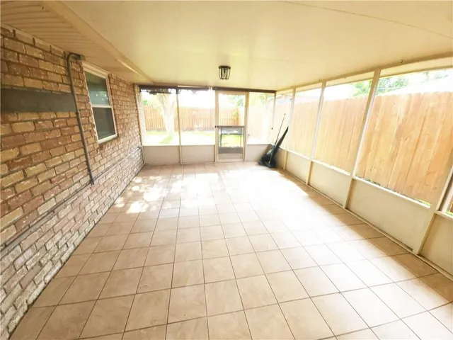 $2,100 | 368 Firethorn Drive, Gretna, LA 70056