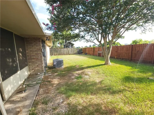 $2,100 | 368 Firethorn Drive, Gretna, LA 70056