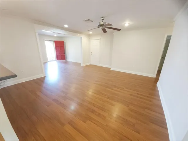 $2,100 | 368 Firethorn Drive, Gretna, LA 70056