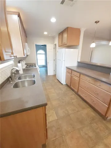 $2,100 | 368 Firethorn Drive, Gretna, LA 70056