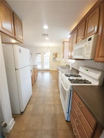 $2,100 | 368 Firethorn Drive, Gretna, LA 70056