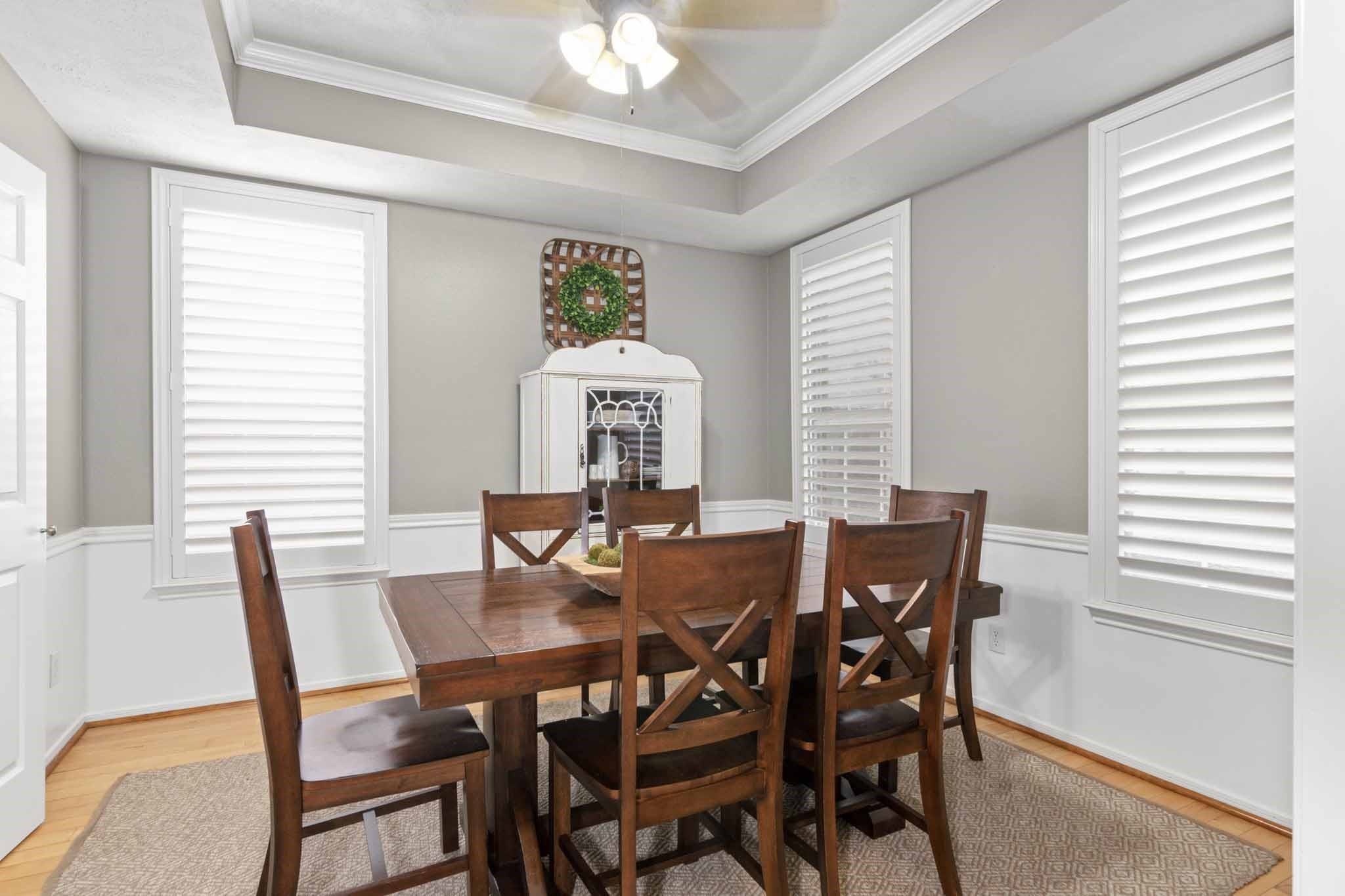 4311 Green Tree Court Pasadena, TX 77505 - Photo 11 of 49 Tray ceiling with crown molding.