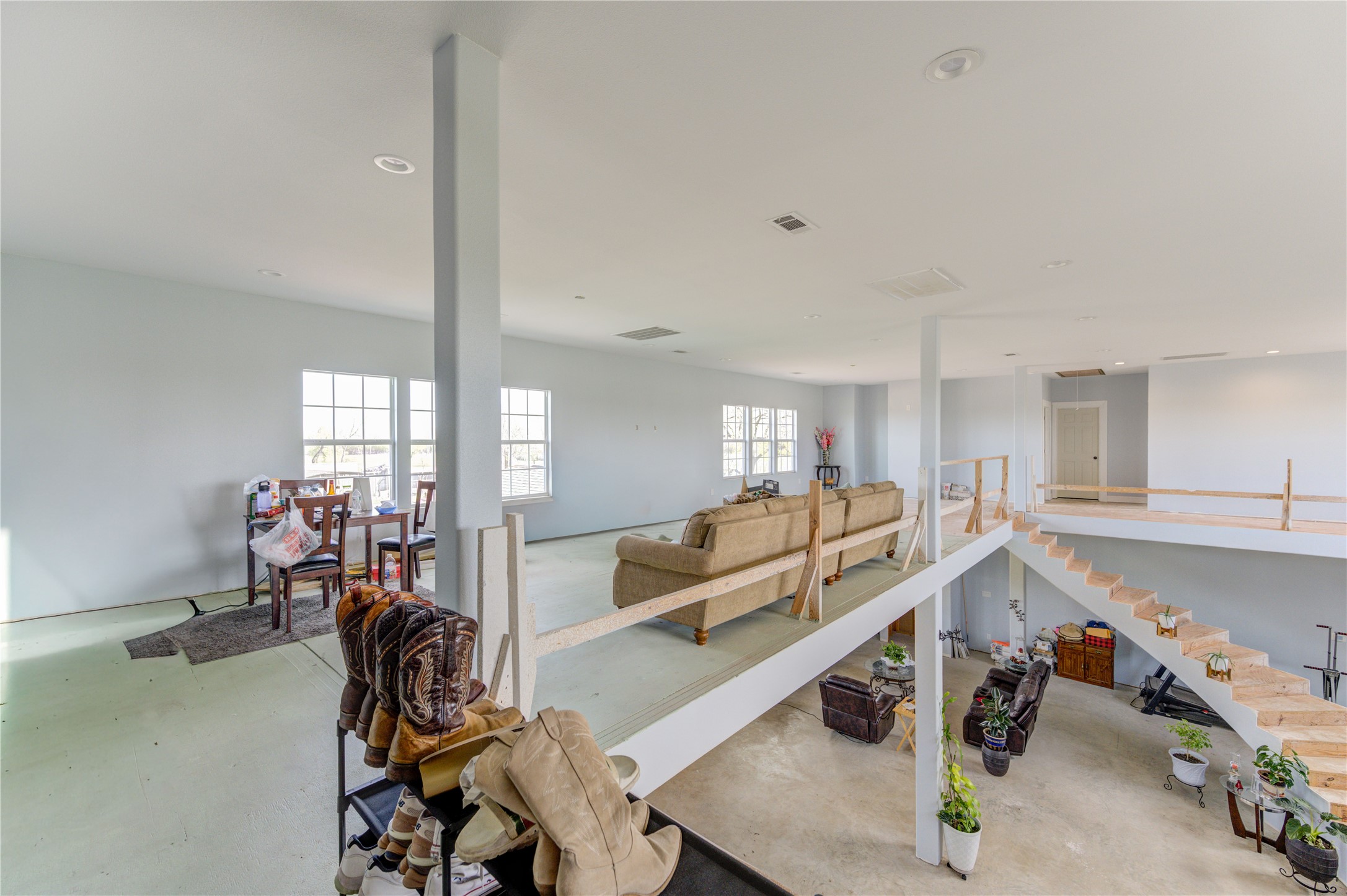 8570 Sunny Side Road Hempstead, TX 77445 - Photo 19 of 50 a view of a room with gym equipment