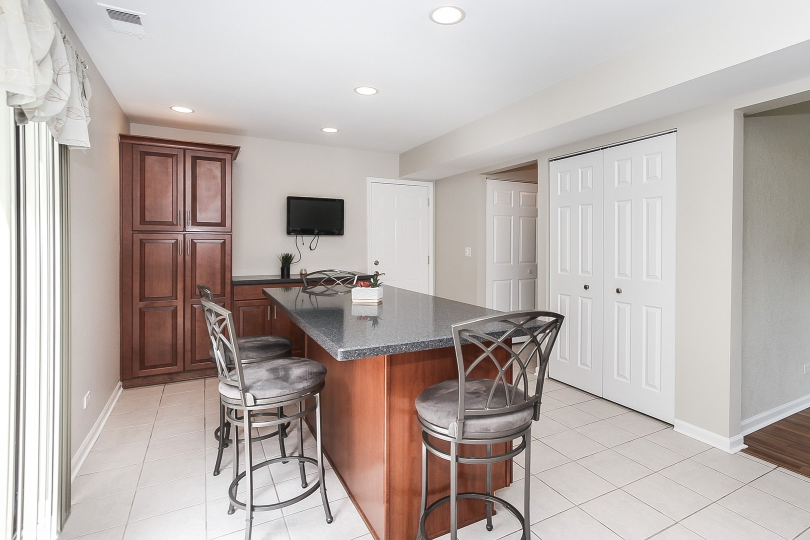 455 Rodenburg Road Roselle, IL 60172 - Photo 12 of 30