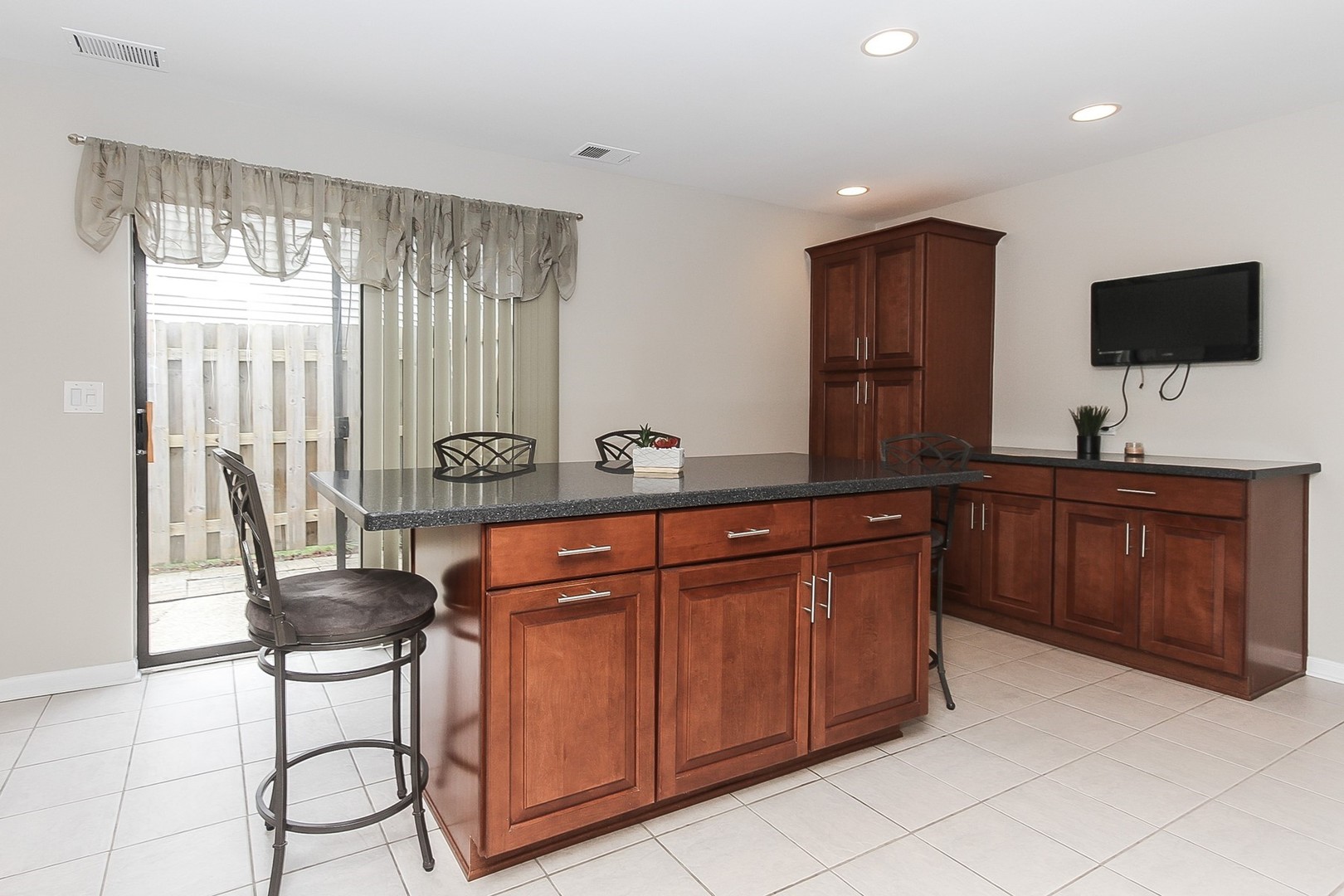 455 Rodenburg Road Roselle, IL 60172 - Photo 13 of 30