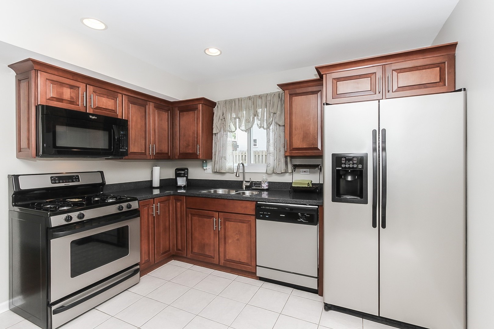 455 Rodenburg Road Roselle, IL 60172 - Photo 3 of 30