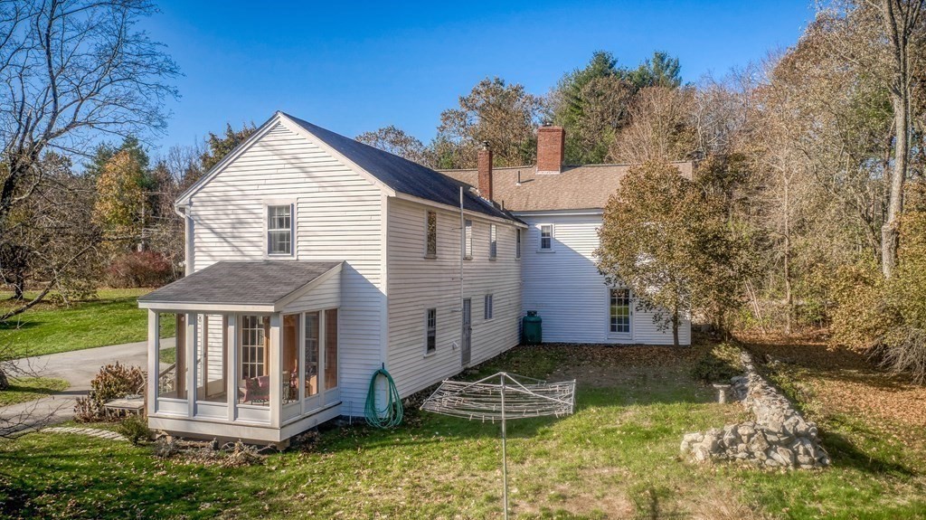 335 River Road Carlisle, MA 01741 - Photo 4 of 36 Gallery Image 4