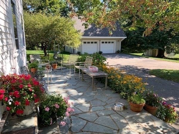 335 River Road Carlisle, MA 01741 - Photo 6 of 36 Gallery Image 6