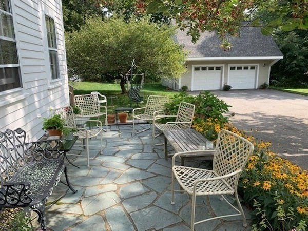 335 River Road Carlisle, MA 01741 - Photo 7 of 36 Gallery Image 7