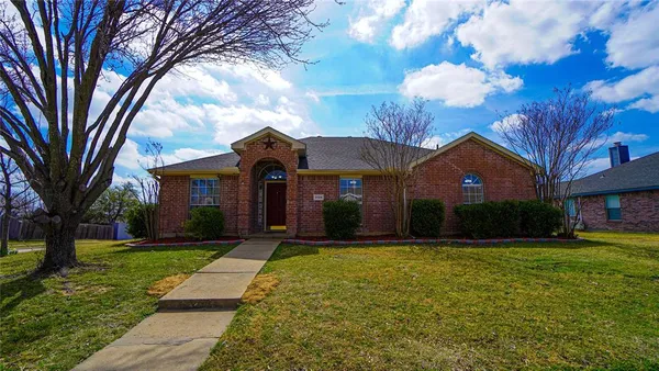 $2,600 | 3124 Creekside Drive, Sachse, TX 75048