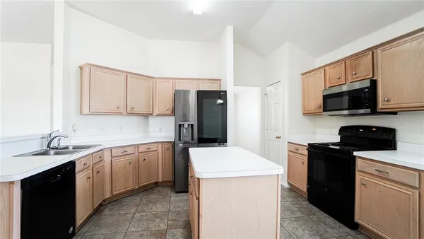 $2,600 | 3124 Creekside Drive, Sachse, TX 75048