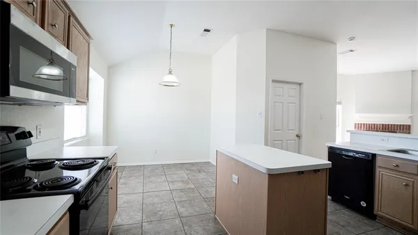 $2,600 | 3124 Creekside Drive, Sachse, TX 75048
