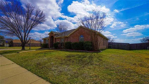 $2,600 | 3124 Creekside Drive, Sachse, TX 75048