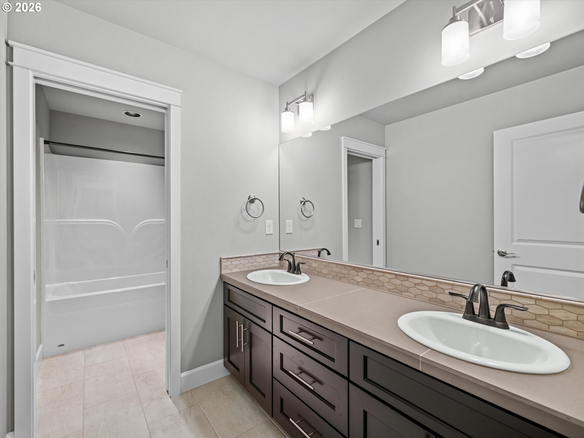 12465 Southwest Lesser Road Portland, OR 97219 - Photo 39 of 48 Gallery Image 39
