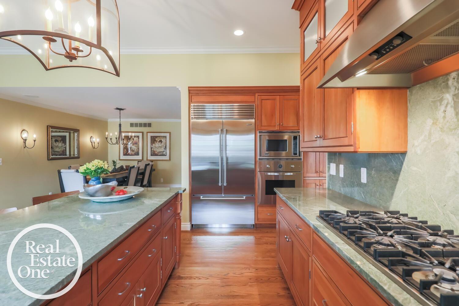 319 Cloverly Road Grosse Pointe, MI 48236 - Photo 20 of 42 50203564-580d7c1f-7626-4931-bbc2-622f00d72aca.JPG