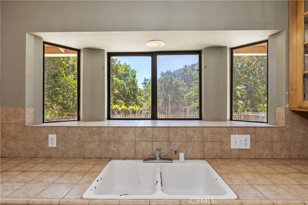 7905 San Gregorio Road Atascadero, CA 93422 - Photo 10 of 40 Sink with a view.