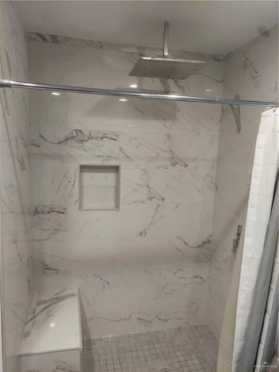 115 Breyfogle Road Palmview, TX 78572 - Photo 18 of 31 a bathroom with a shower