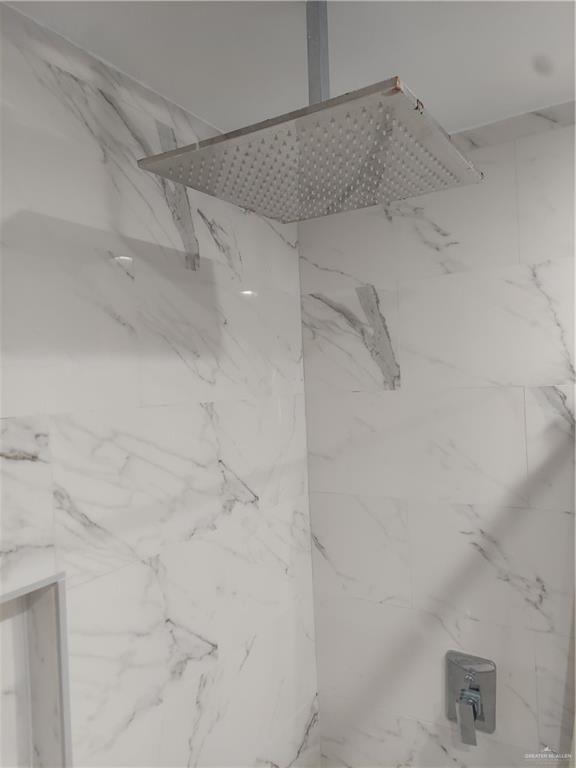 115 Breyfogle Road Palmview, TX 78572 - Photo 19 of 31 a bathroom with a shower